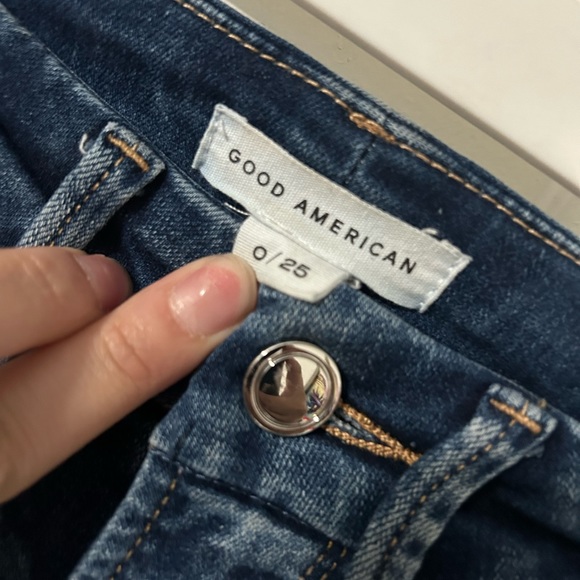 Good American Jeans - Picture 9 of 10